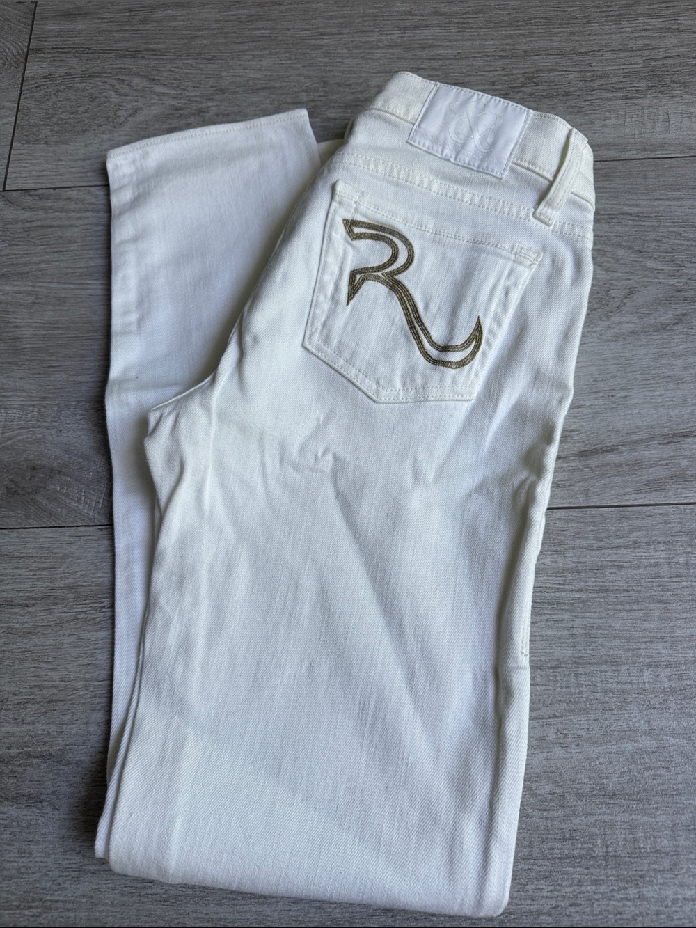 Rock and Republic Gold Logo Posey 29inch Classic White Straight-Leg Jeans 2000s